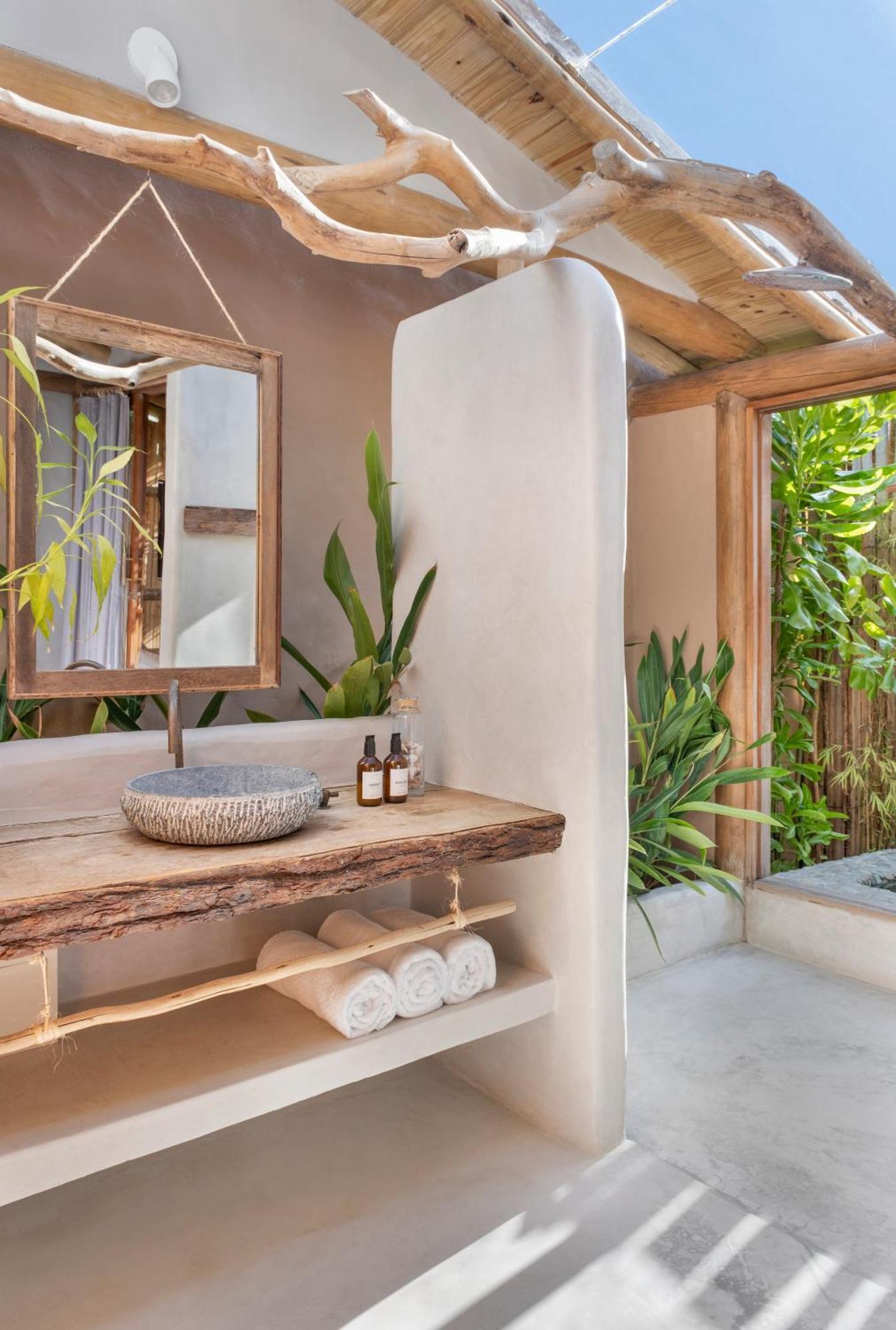 Suite with Private Pool,1557486901:JPEG